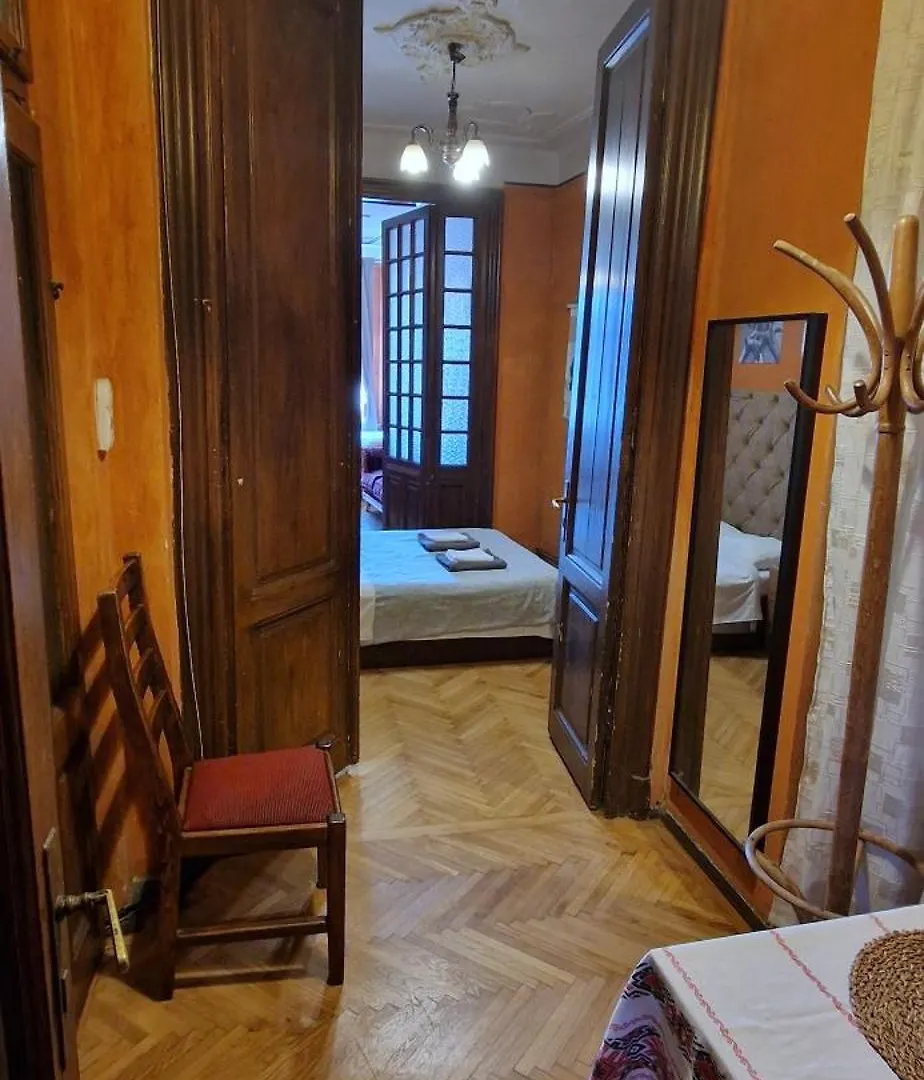 Domum Unirea, Across The Street Of Old City Center Bucarest Appartamento