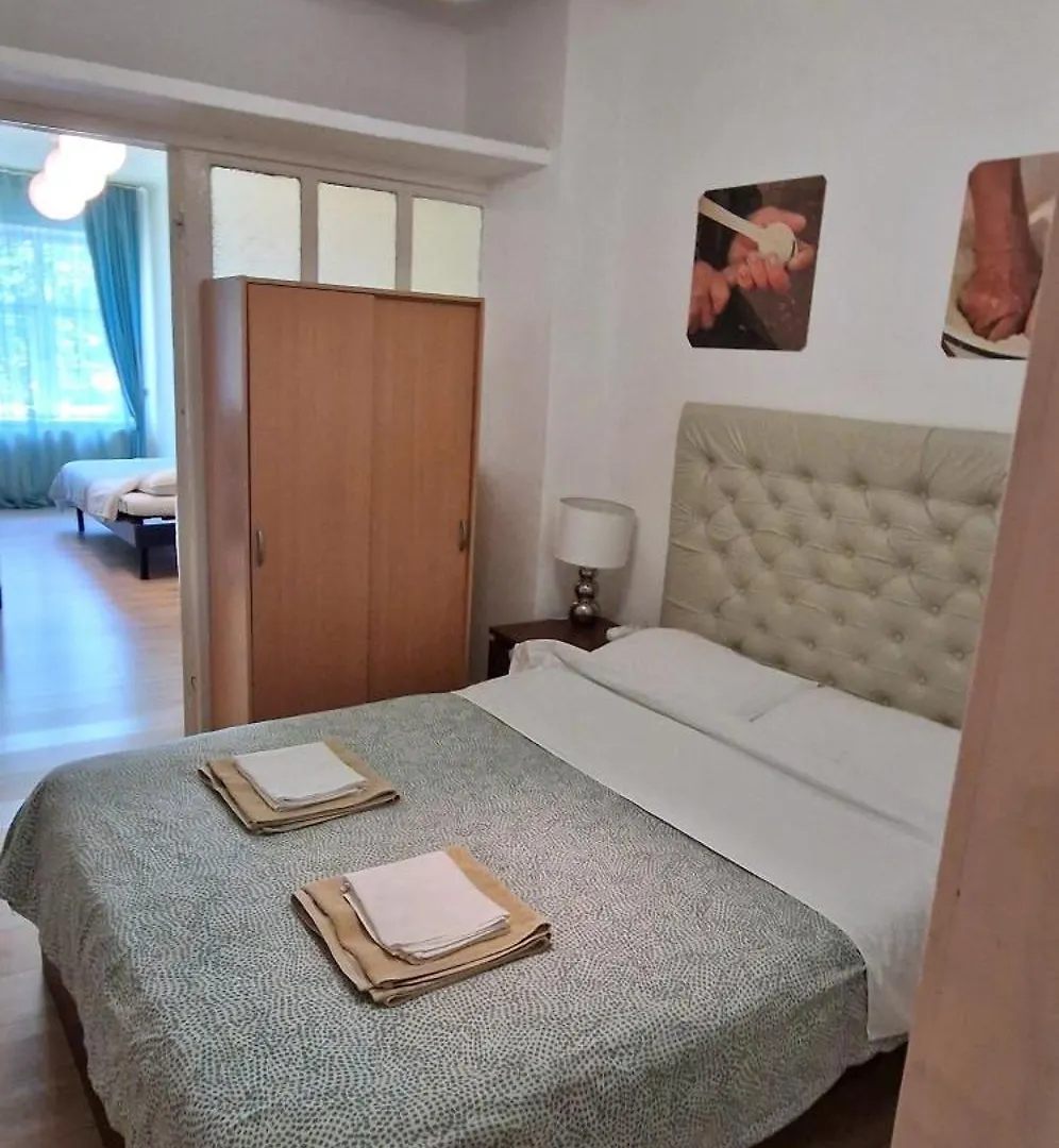 Domum Unirea, Across The Street Of Old City Center بوخارست 0*,  رومانيا